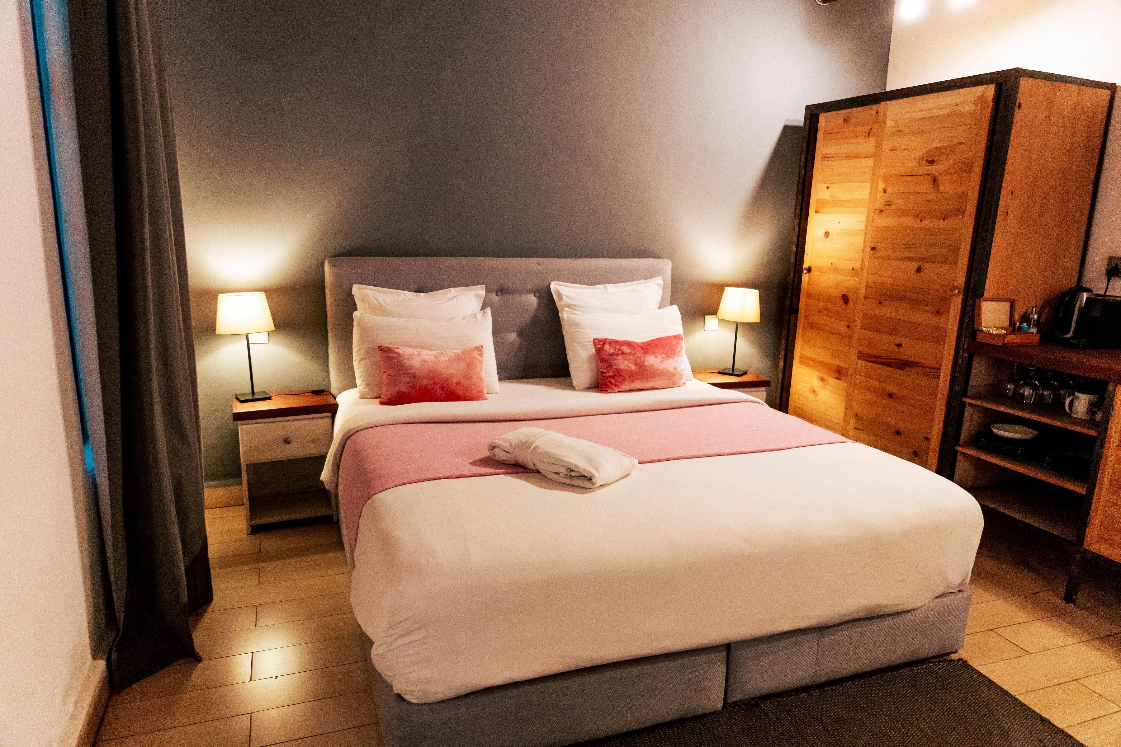 Pili Pili Boutique Hotel - Spacious apartment accommodation with panoramic views, perfect for families in Kigali